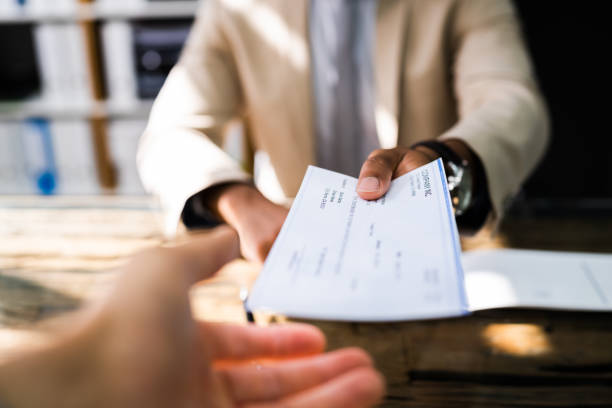 Finding the Right cheque bounce lawyer for a Payment Dispute
